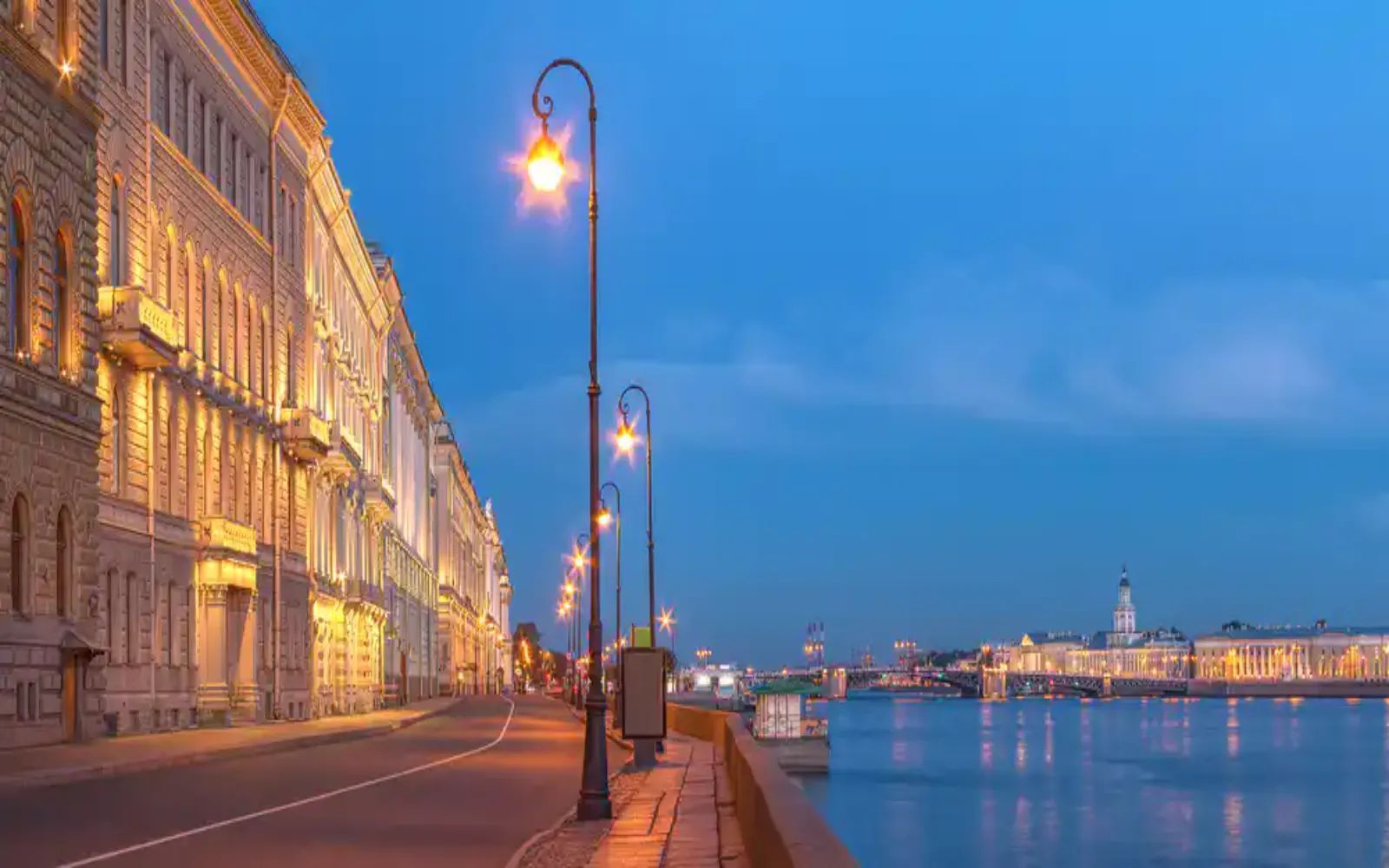 涅瓦河畔夜景