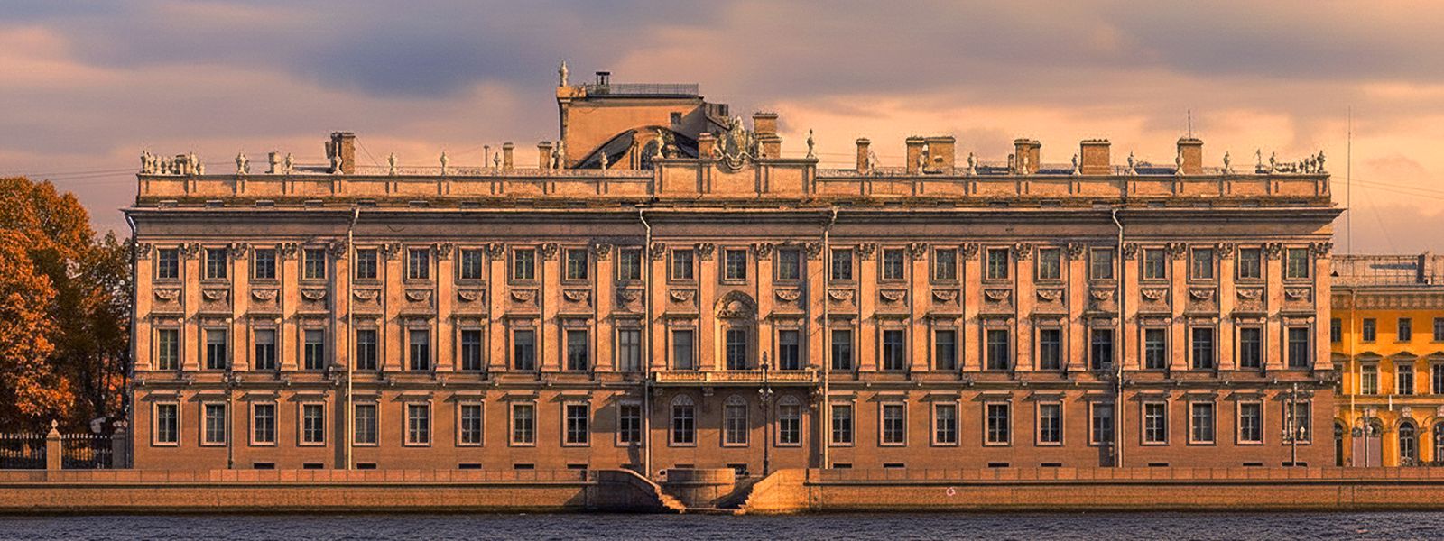 Вид на Мраморный дворец